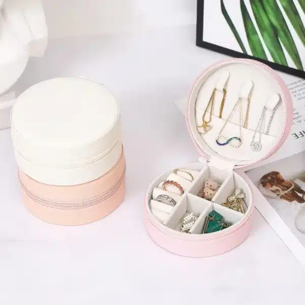Boîte à bijoux ronde et portable avec compartiments pour organiser et protéger vos bijoux lors de voyages