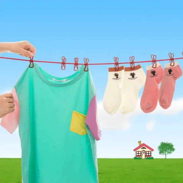 Corde à linge élastique 170 cm avec 12 pinces métalliques antirouille, idéale pour sécher vêtements et chaussettes à la maison ou en voyage.