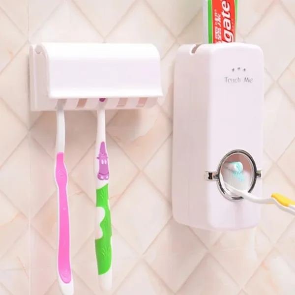 Distributeur automatique de dentifrice avec porte-brosse intégré, parfait pour organiser et simplifier la routine d’hygiène bucco-dentaire de toute la famille.