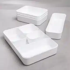 organisateur de tiroir plastique blanc modulable avec plusieurs bacs de rangement