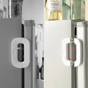 Verrou de sécurité adhésif pour réfrigérateur installé sur une porte