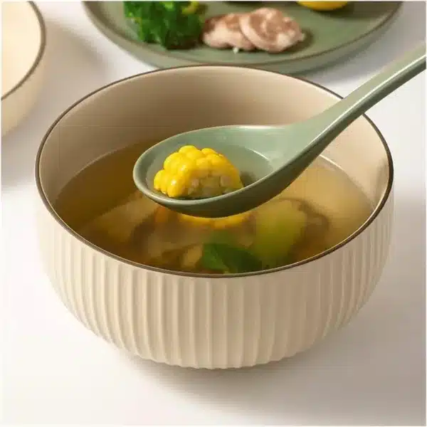Cuillère à soupe en céramique élégante avec design moderne