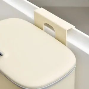 Poubelle suspendue de cuisine avec couvercle pour porte de placard