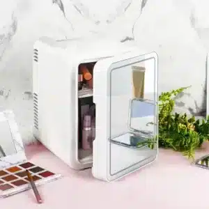mini réfrigérateur cosmétique LED blanc avec soins à l’intérieur
