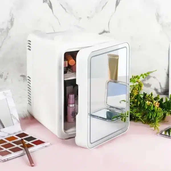 mini réfrigérateur cosmétique LED blanc avec soins à l’intérieur