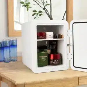mini réfrigérateur cosmétique LED blanc avec soins à l’intérieur