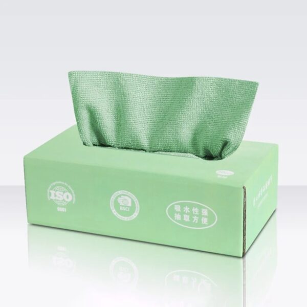 Boîte distributrice de serviettes en microfibre ultra absorbantes pour nettoyage rapide et sans traces.