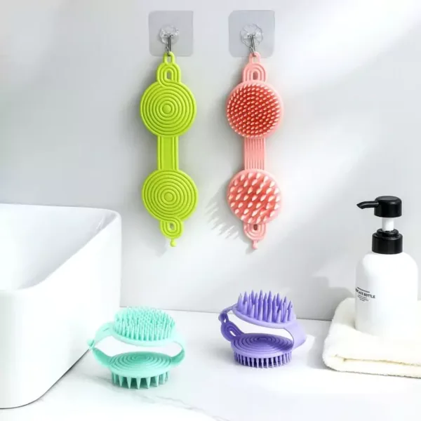 Brosse de douche en silicone 2-en-1 avec distributeur de savon, idéale pour exfolier et masser la peau.