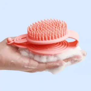 Brosse de douche en silicone 2-en-1 avec distributeur de savon, idéale pour exfolier et masser la peau.