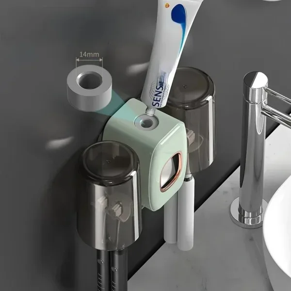 Distributeur automatique de dentifrice avec porte-brosse mural, idéal pour organiser la salle de bain et garder les brosses à dents propres.