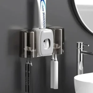 Distributeur automatique de dentifrice avec porte-brosse mural, idéal pour organiser la salle de bain et garder les brosses à dents propres.