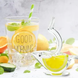 Presse citron manuel en plastique transparent avec tranche de citron, parfait pour extraire le jus d’agrumes dans la cuisine.