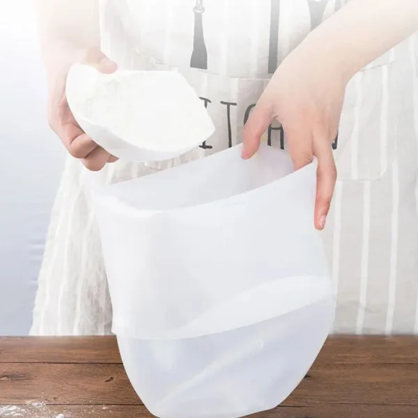 Sac à pétrir en silicone alimentaire pour une préparation facile de pâtes et pâtisseries.