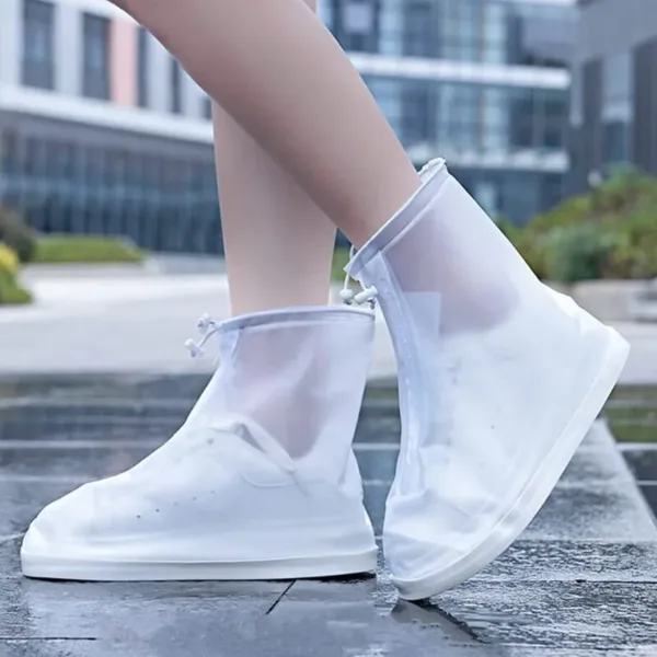 Couvre chaussures imperméables réutilisables protégeant vos chaussures de la pluie et des éclaboussures