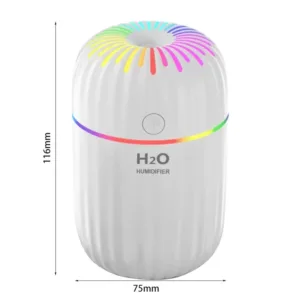 Mini humidificateur d'air portable pour voiture avec éclairage LED coloré, parfait pour améliorer l'humidité et l'ambiance.