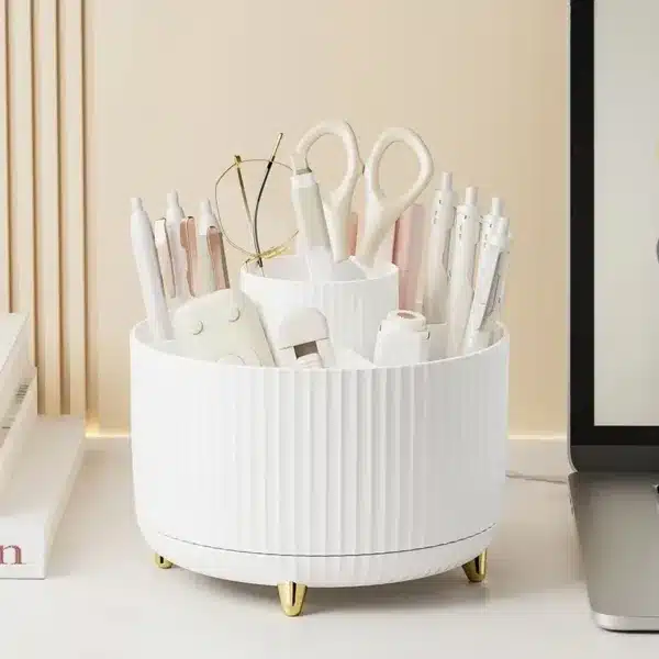 Organisateur rotatif pour maquillage rose, idéal pour ranger pinceaux, rouges à lèvres et accessoires de beauté.