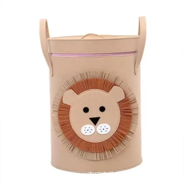 Panier de rangement enfant en feutrine avec un adorable motif de lion, parfait pour organiser les jouets et le linge dans une chambre d’enfant.