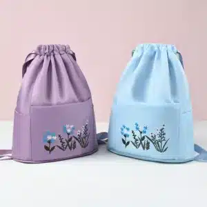 Sac à dos avec motif fleuri , design léger et pratique pour un usage quotidien.