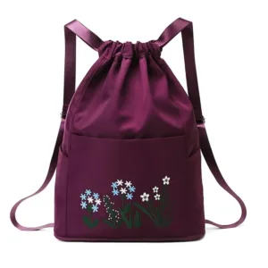 Sac à dos noir avec motif fleuri , design léger et pratique pour un usage quotidien.