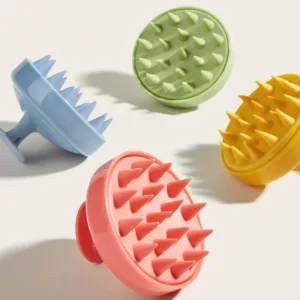 Brosse de massage en silicone pour le cuir chevelu, stimulante et idéale pour un nettoyage capillaire en profondeur.