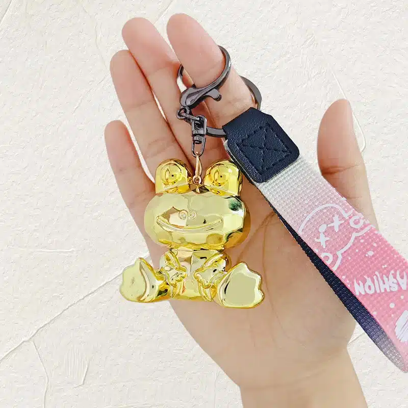 porte-cles-grenouille-avec-sangle-fantaisie-dore Porte clés grenouille dorée avec sangle fantaisie pour clés et accessoires.