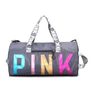 Sac de sport tendance "PINK" avec design coloré et bandoulière réglable.