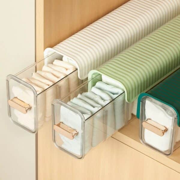 Boîte de rangement tiroir transparent avec couvercle pour vêtements et accessoires.