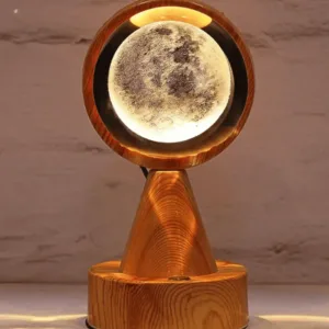 Lampe LED Lune en bois avec projection lumineuse réaliste de la surface lunaire.