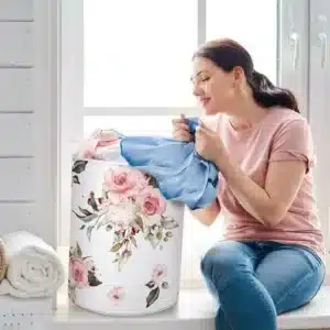 Panier à linge pliable avec motif floral, design élégant et pratique pour la maison.