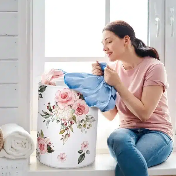 Panier à linge pliable avec motif floral, design élégant et pratique pour la maison.