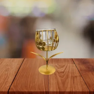 Porte bougie en métal doré décoratif avec fleurs sur pied pour ambiance élégante
