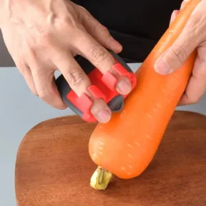 Éplucheur de légumes ergonomique à prise en main facile pour un épluchage rapide et sécurisé.