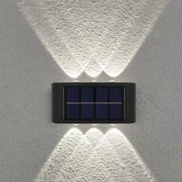 Lampe solaire murale LED, éclairage extérieur puissant et écologique.