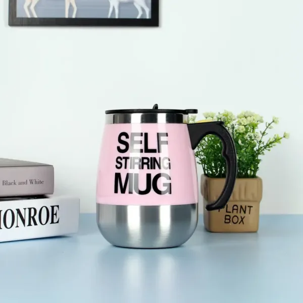 Mug auto mélangeur en acier inoxydable avec fonction de mélange automatique pour boissons chaudes et froides.