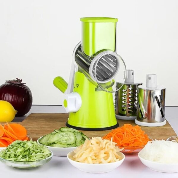 Râpe à légumes et fromage manuelle avec lames interchangeables pour découpe rapide.