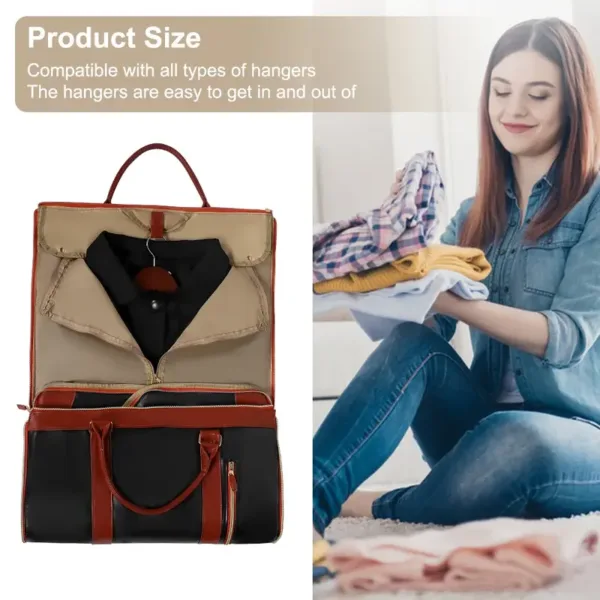Grand sac de cabine noir posé sur une valise