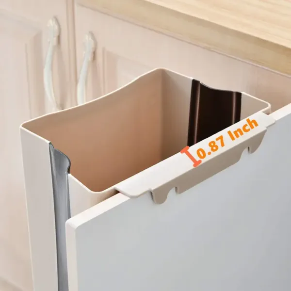 Poubelle de cuisine pliable fixée sur porte de placard