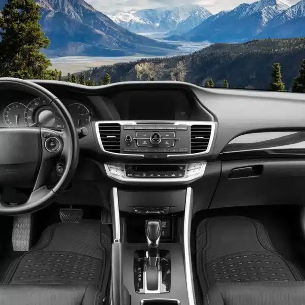 Intérieur de voiture équipé de tapis antidérapants