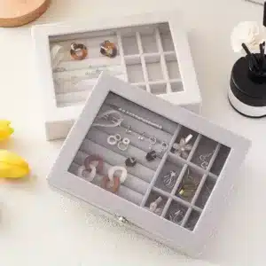 Boîte à bijoux vitrée avec compartiments pour rangement bagues, boucles et colliers au Maroc