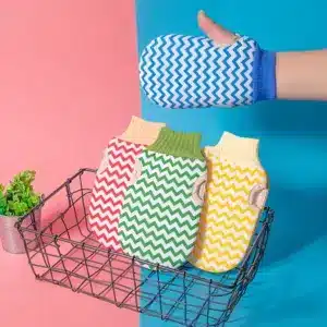Gant exfoliant de bain doux avec motif zigzag coloré et intérieur en tissu éponge absorbant