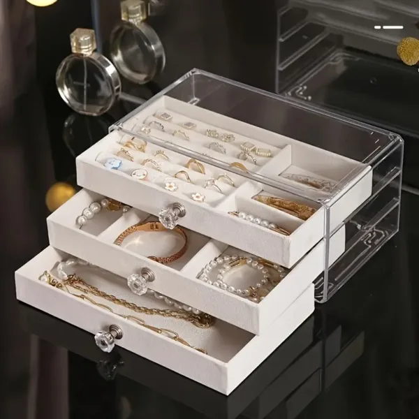 boîte à bijoux 3 tiroirs avec couvercle transparent, tiroirs ouverts avec bagues et bracelets rangés