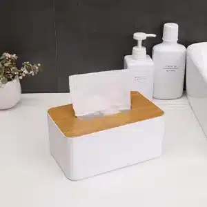 Boîte à mouchoirs blanche avec couvercle en bois, style moderne pour intérieur élégant