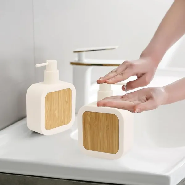 distributeur de savon bambou moderne pour salle de bain