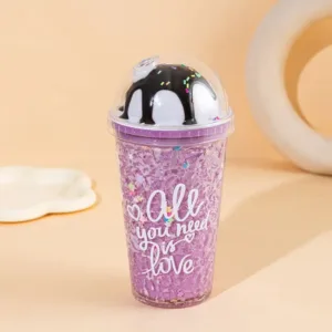 Gobelet fantaisie vert double paroi avec inscription All You Need is Love