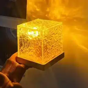 Lampe LED cube cristal tactile 3 couleurs pour ambiance chambre et décoration moderne au Maroc