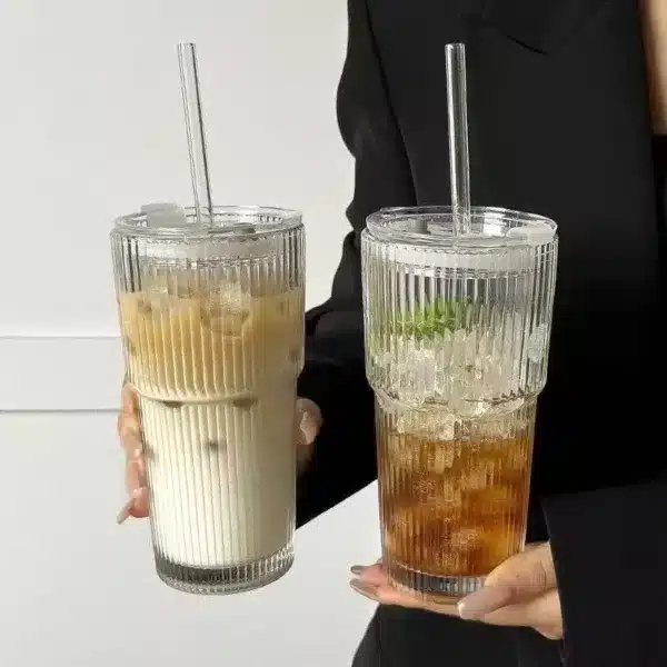 tasse à café en verre rayé de 600ml avec boisson glacée et couvercle