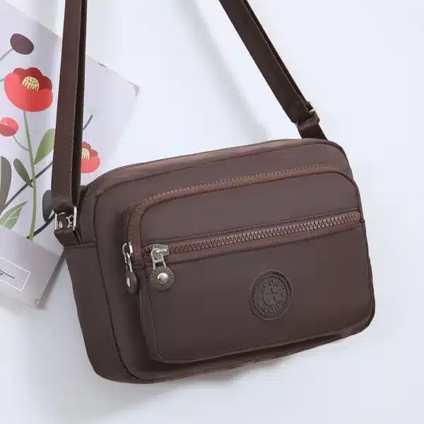 Sac bandoulière femme noir multifonction avec poches zippées – nylon imperméable – Casablanca Maroc