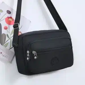 Sac bandoulière femme noir multifonction avec poches zippées – nylon imperméable – Casablanca Maroc