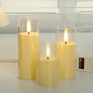 set de bougies LED flamme vacillante sous cloche transparente sur une table noire