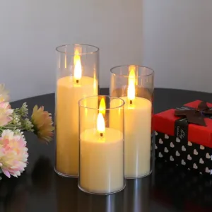 set de bougies LED flamme vacillante sous cloche transparente sur une table noire
